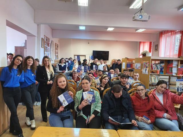 Echipa de promovare a Caravanei Admiterii USV la Liceul Tehnologic „Iorgu Vârnav Liteanu” din Liteni