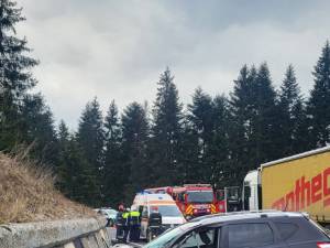 Accident între un camion și un autoturism, soldat cu trei victime, la Poiana Stampei