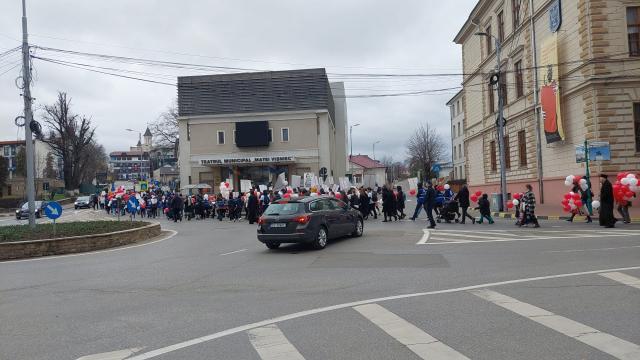 Aproximativ 1.500 de oameni au participat, duminică, la „Marșul pentru Viață”, în municipiul Suceava