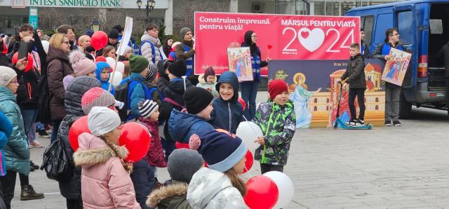 Aproximativ 1.500 de oameni au participat, duminică, la „Marșul pentru Viață”, în municipiul Suceava