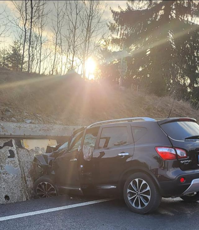 Accident între un camion și un autoturism, soldat cu trei victime, la Poiana Stampei