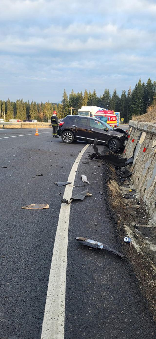 Accident între un camion și un autoturism, soldat cu trei victime, la Poiana Stampei