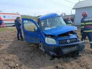 Vasile G.a efectuat o manevră de întoarcere a mașinii în zona prevăzută cu linie continuă