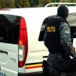 Percheziții la traficanți de țigări și materiale pirotehnice, inclusiv în județul Suceava