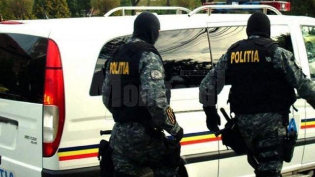 Razie a poliției pentru prinderea a doi suspecți de furturi care se ascundeau