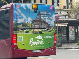 Imagini cu Mănăstirea Sucevița sunt afișate pe autobuzele din Roma