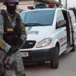 Razie a poliției pentru prinderea a doi suspecți de furt care se ascundeau