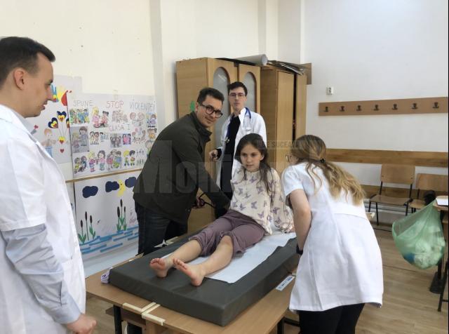 Printre specialiștii prezenți la Grănicești s-a aflat și doctorul bucureștean Iulian Rotaru, medic specialist în chirurgie cardiopediatrică