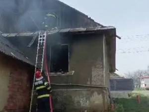 Incendiu la o casă din satul Petia, comuna Bunești