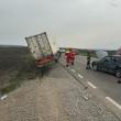 Accident cu doi răniți, care putea fi ușor o tragedie: viraj la stânga în fața unui tir ...