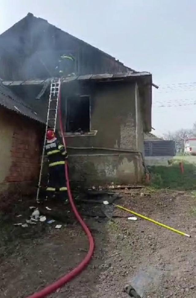 Incendiu la o casă din satul Petia, comuna Bunești