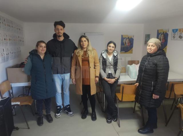 15 kit-uri pentru mamă și copil, oferite gratuit proaspetelor mămici și femeilor însărcinate din cătunul Țâmpoceni