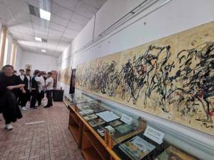Expoziția „Obiectul”, realizată de Iulian Copăcel și curatoriată de Alexandru Ovidiu Vintilă, poate fi vizitată la Biblioteca Bucovinei