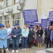 Salariații de la Direcția Sanitar Veterinară Suceava au început proteste în fața instituției