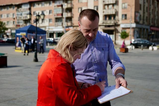 Lucian Harșovschi a început să strângă semnături de susținere din partea alegătorilor în zona centrală a municipiului, unde este ridicat și cortul PNL