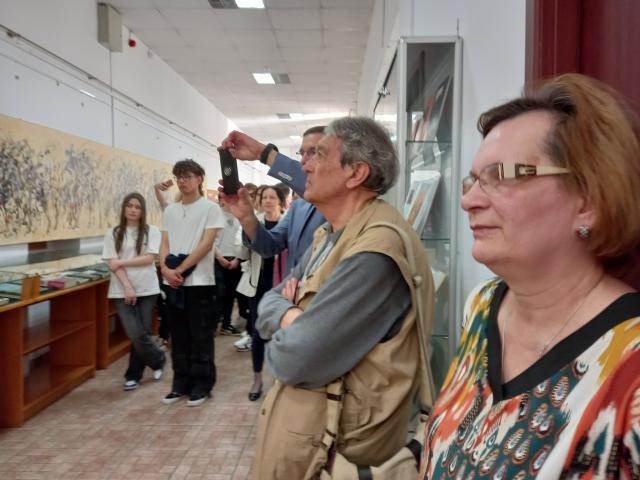 Expoziția „Obiectul”, realizată de Iulian Copăcel și curatoriată de Alexandru Ovidiu Vintilă, poate fi vizitată la Biblioteca Bucovinei