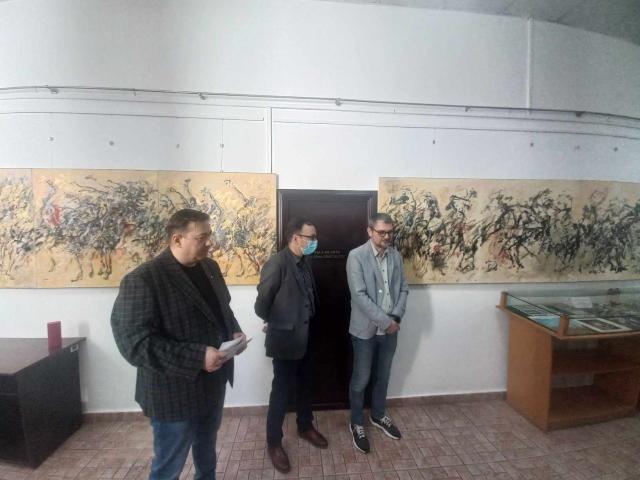 Expoziția „Obiectul”, realizată de Iulian Copăcel și curatoriată de Alexandru Ovidiu Vintilă, poate fi vizitată la Biblioteca Bucovinei