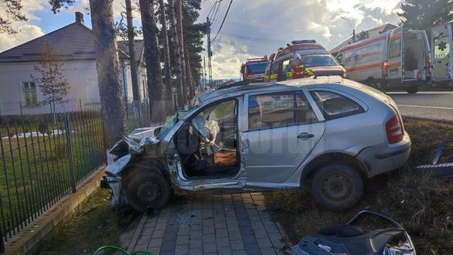 Bărbat mort și femeie grav rănită într-un accident produs pe DN 17