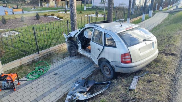 Bărbat mort și femeie grav rănită într-un accident produs pe DN 17