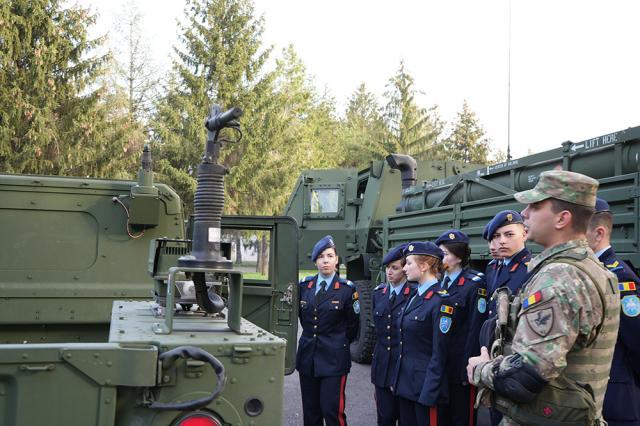 Orientare în carieră pentru elevii militari