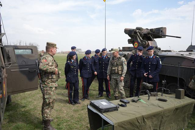 Orientare în carieră pentru elevii militari