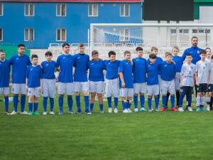 Lucian Harșovschi cu tinerii fotbaliști