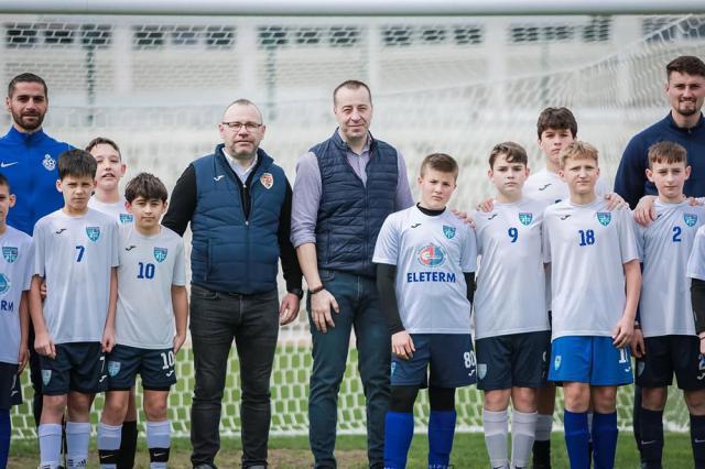 Lucian Harșovschi cu tinerii fotbaliști