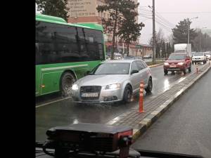 Imagini din ambulanta blocata in trafic in zona comerciala din Burdujeni