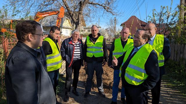 Președintele CJ Suceava, Gheorghe Flutur, a verificat șantierele din comuna Șcheia