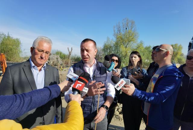 Lucian Harșovschi a spus că noua stradă va avea traseu inclusiv pe malul râului Suceava, pe strada Alexandru Ghica, continuând pe strada Plăieșului, pe strada Triajului și ieșind în fața Pieței Angro