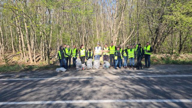 O amplă acțiune de igienizare a avut loc miercuri, pe drumul național 29A, care leagă Suceava de Dorohoi