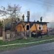 Intervenție a pompierilor cu șapte autospeciale cu apă la un puternic incendiu