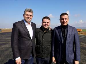 Deputatul PSD de Suceava Gheorghe Șoldan, alături de premierul Marcel Ciolacu și ministrul Transporturilor, Sorin Grindeanu