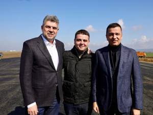 Deputatul PSD de Suceava Gheorghe Șoldan alături de premierul Marcel Ciolacu și ministrul Transporturilor Sorin Grindeanu