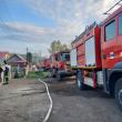 Intervenție a pompierilor cu șapte autospeciale cu apă la un puternic incendiu