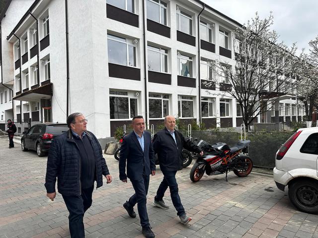 Președintele CJ Suceava, Gheorghe Flutur, a verificat lucrările la mai multe proiecte de dezvoltare din Vatra Dornei