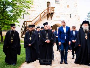 Premierul Marcel Ciolacu a vizitat Manastirea „Sfantul Ioan cel Nou” din Suceava