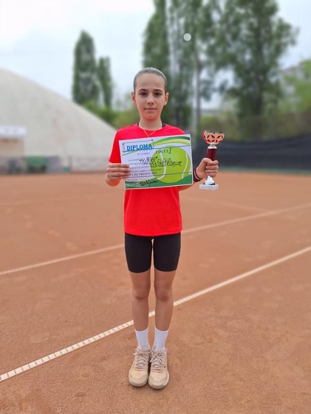 Premii pentru tenismenii fălticeneni la competițiile organizate de Federația Română de Tenis în zona Moldovei