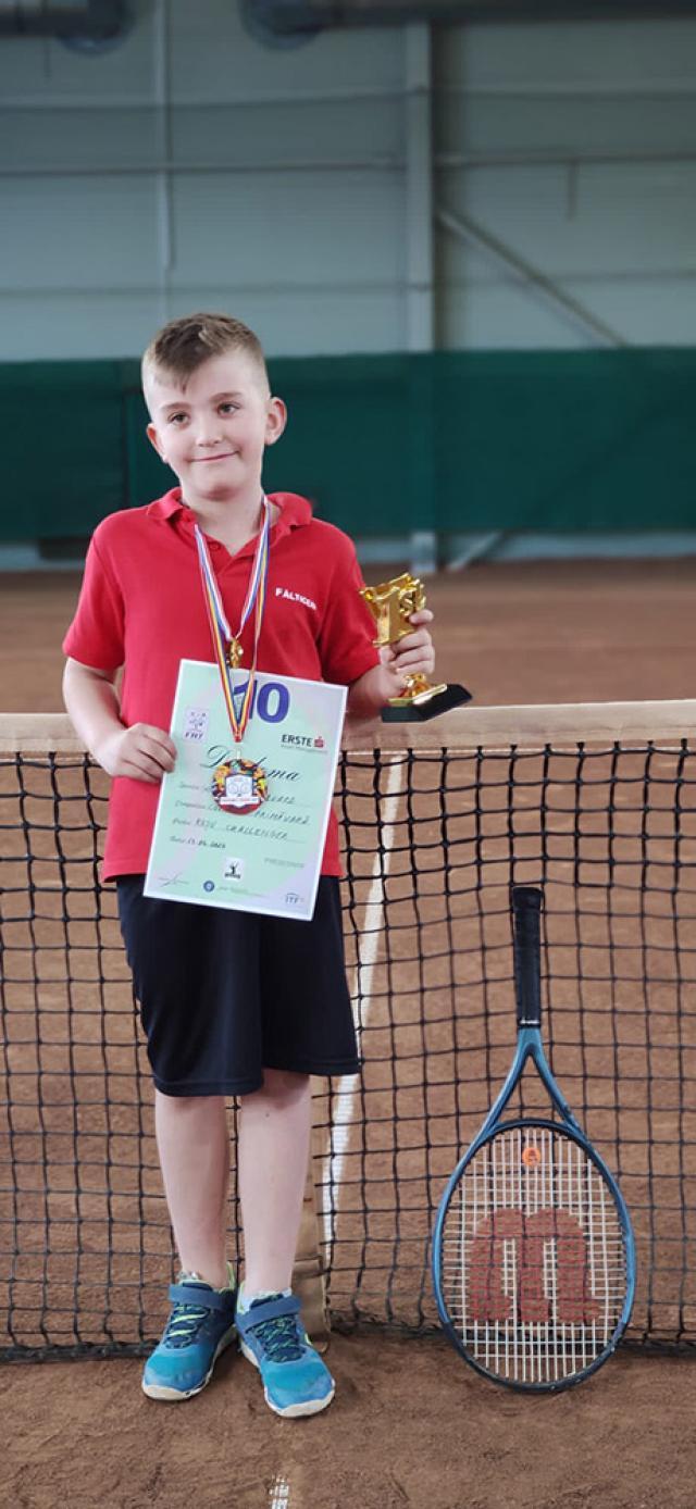 Premii pentru tenismenii fălticeneni la competițiile organizate de Federația Română de Tenis în zona Moldovei