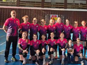 Echipa de volei fete Under 13 a ACS Kinder a avansat până la turneul semifinal