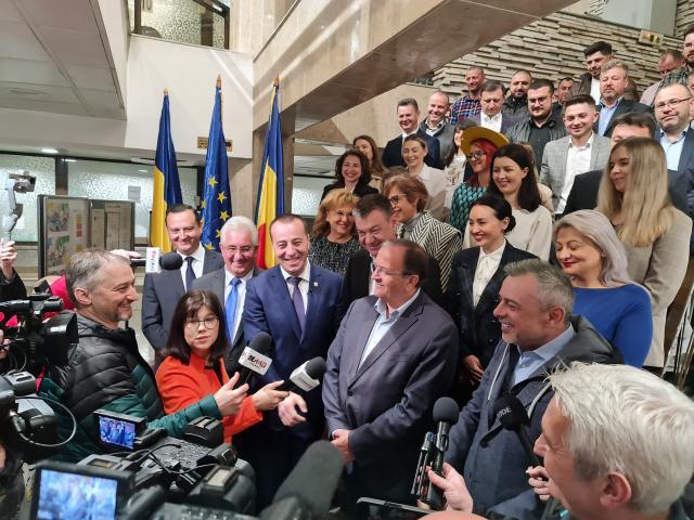 Lucian Harșovschi și echipa sa au depus primii candidaturile pentru funcția de primar al Sucevei, dar și pentru Consiliul Local