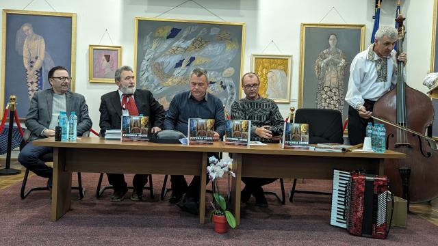 Albumul „Puterea artei”, de Dan Șarpe, lansat la Biblioteca Bucovinei