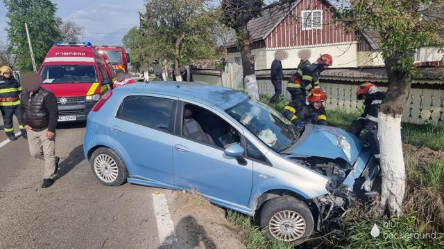 Beat și fără permis, a provocat un accident cu mașina pe care a furat-o în timp ce șoferul era într-un magazin