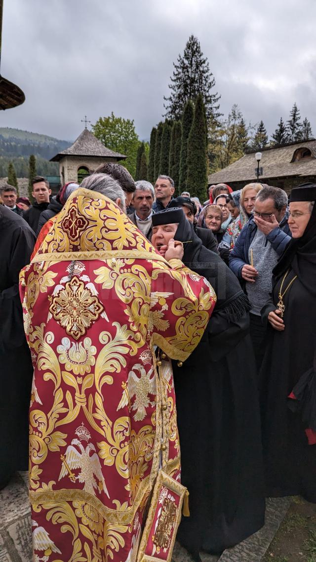 Liturghie arhierească, pricesne și bucurii duhovnicești, la hramul Mănăstirii Voroneț