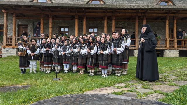 Liturghie arhierească, pricesne și bucurii duhovnicești, la hramul Mănăstirii Voroneț