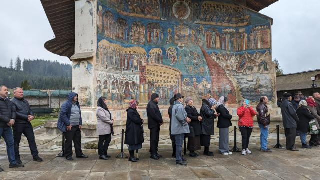 Liturghie arhierească, pricesne și bucurii duhovnicești, la hramul Mănăstirii Voroneț