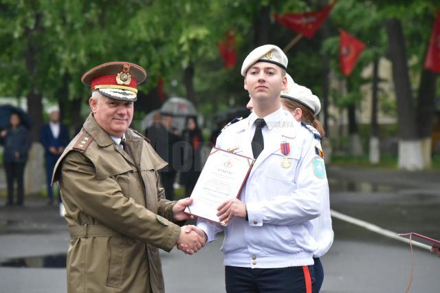 Cosmin Vișovan, primind distincția Foto: Costel Pătrașcu