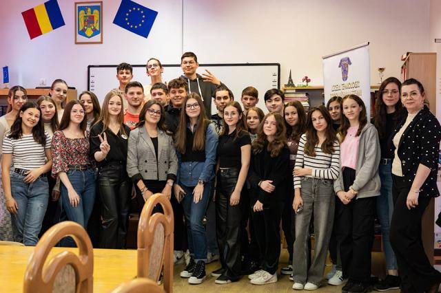 La Liceul Tehnologic „Iorgu Vârnav Liteanu” din Liteni au început activitățile Programului Național Școala Altfel - „Subiectivitatea Muzicală. Sursa foto Luca-Gabriel