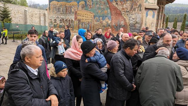 Liturghie arhierească, pricesne și bucurii duhovnicești, la hramul Mănăstirii Voroneț