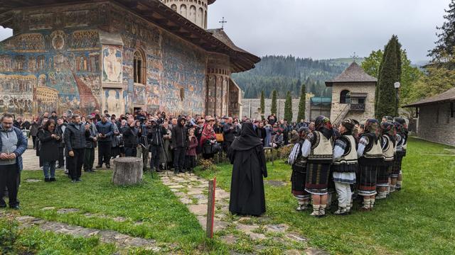 Liturghie arhierească, pricesne și bucurii duhovnicești, la hramul Mănăstirii Voroneț